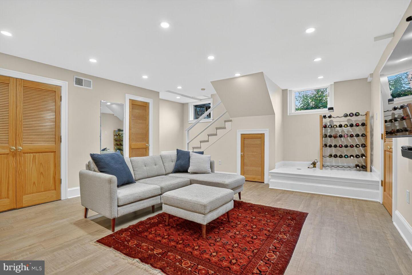 2515 N JEFFERSON ST N, ARLINGTON, Virginia 22207, 5 Bedrooms Bedrooms, ,4 BathroomsBathrooms,Residential,For sale,2515 N JEFFERSON ST N,VAAR2064558 MLS # VAAR2064558