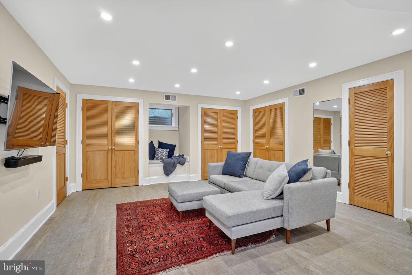 2515 N JEFFERSON ST N, ARLINGTON, Virginia 22207, 5 Bedrooms Bedrooms, ,4 BathroomsBathrooms,Residential,For sale,2515 N JEFFERSON ST N,VAAR2064558 MLS # VAAR2064558