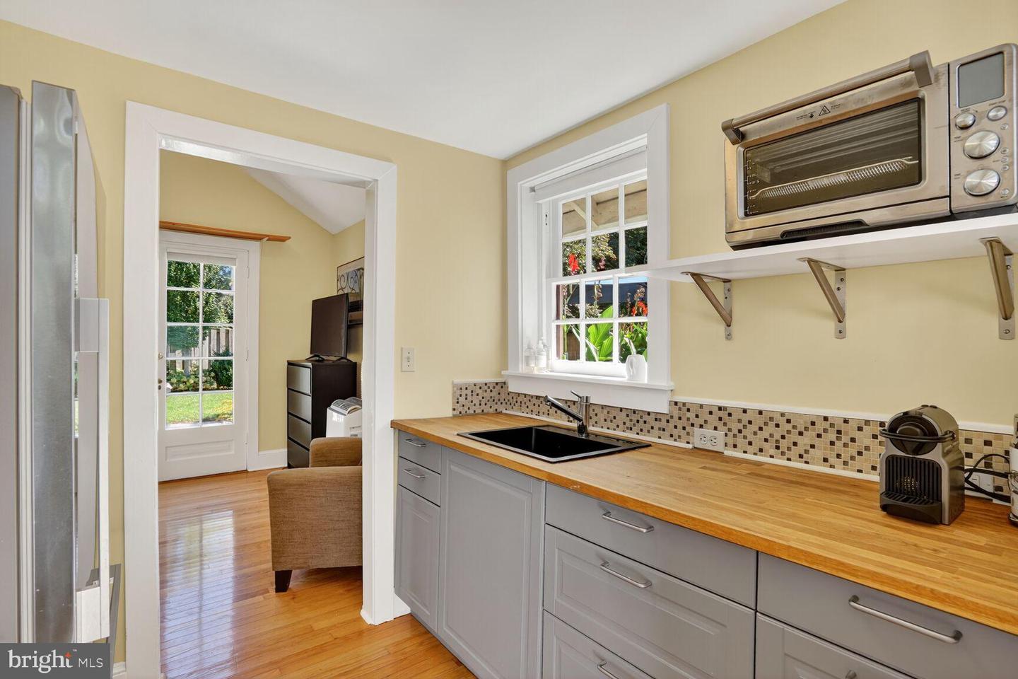 2515 N JEFFERSON ST N, ARLINGTON, Virginia 22207, 5 Bedrooms Bedrooms, ,4 BathroomsBathrooms,Residential,For sale,2515 N JEFFERSON ST N,VAAR2064558 MLS # VAAR2064558