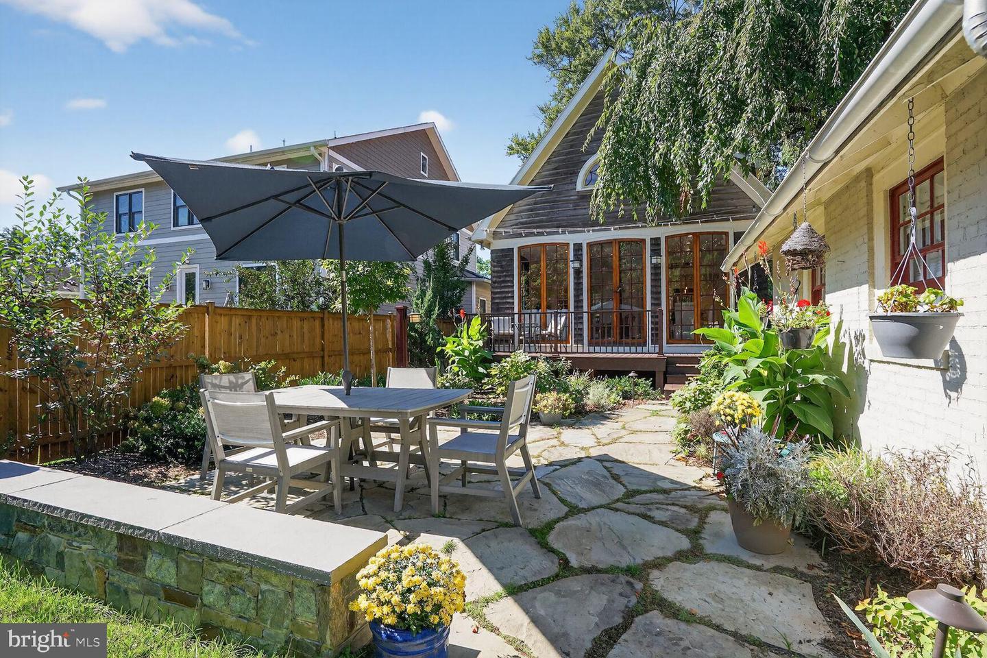 2515 N JEFFERSON ST N, ARLINGTON, Virginia 22207, 5 Bedrooms Bedrooms, ,4 BathroomsBathrooms,Residential,For sale,2515 N JEFFERSON ST N,VAAR2064558 MLS # VAAR2064558