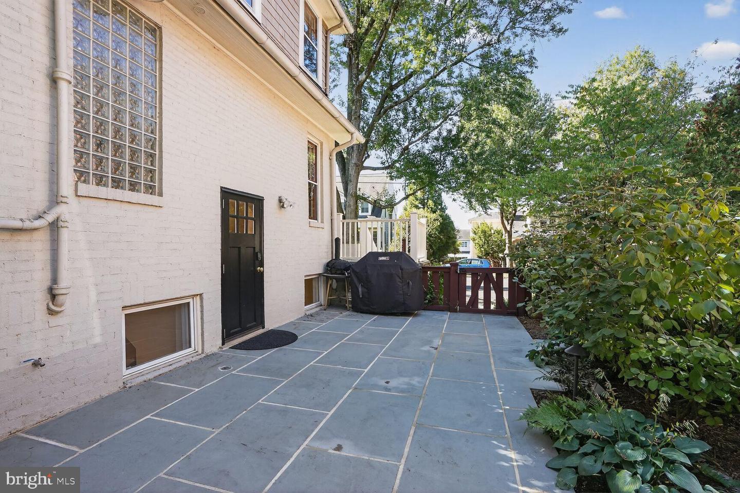 2515 N JEFFERSON ST N, ARLINGTON, Virginia 22207, 5 Bedrooms Bedrooms, ,4 BathroomsBathrooms,Residential,For sale,2515 N JEFFERSON ST N,VAAR2064558 MLS # VAAR2064558
