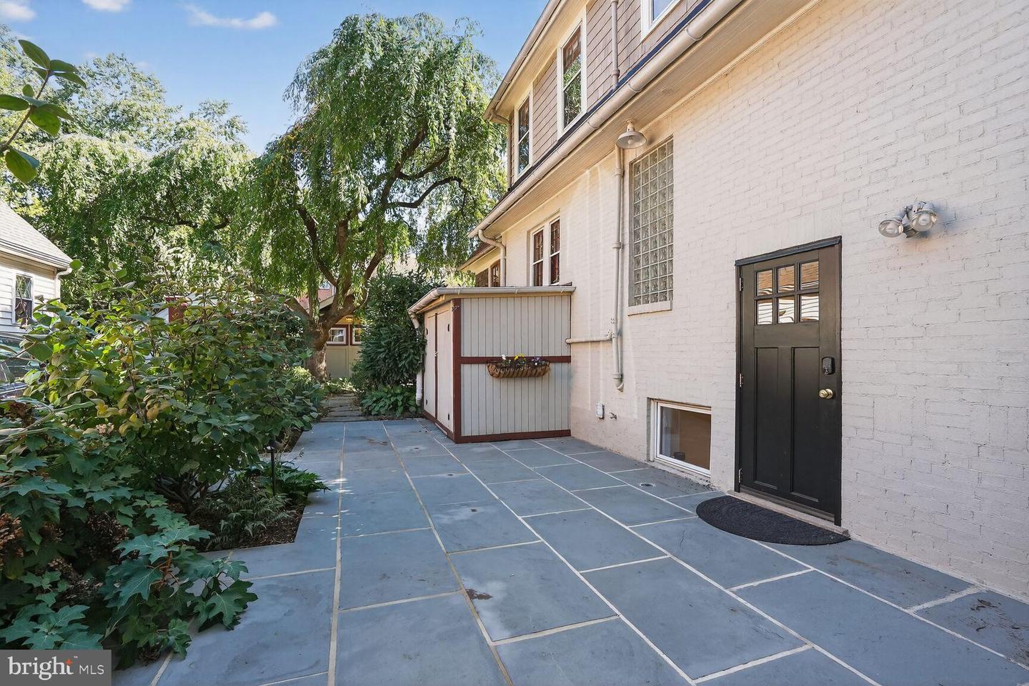 2515 N JEFFERSON ST N, ARLINGTON, Virginia 22207, 5 Bedrooms Bedrooms, ,4 BathroomsBathrooms,Residential,For sale,2515 N JEFFERSON ST N,VAAR2064558 MLS # VAAR2064558
