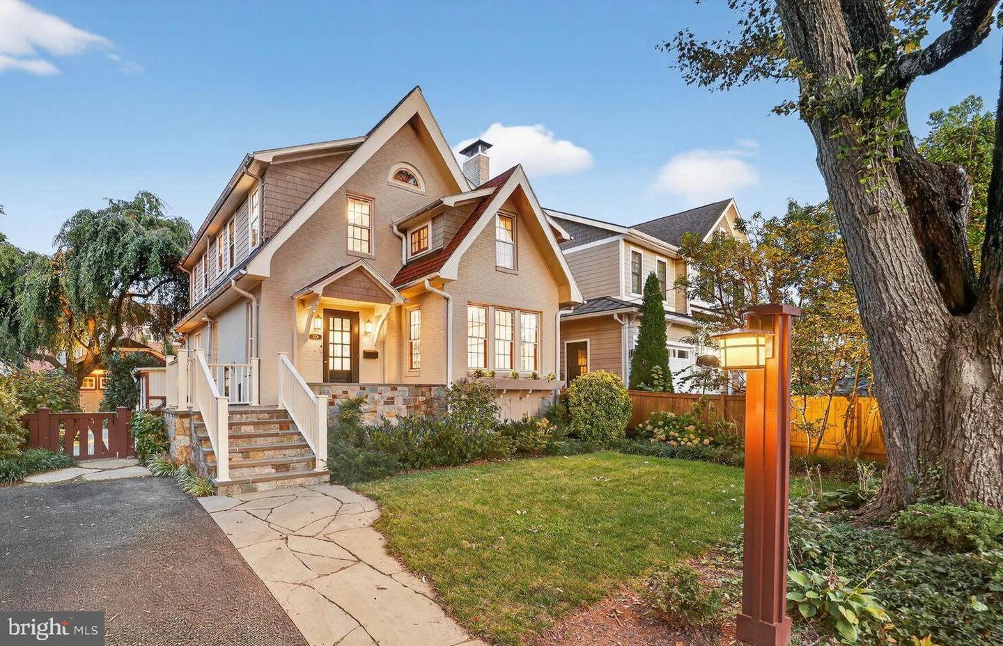 2515 N JEFFERSON ST N, ARLINGTON, Virginia 22207, 5 Bedrooms Bedrooms, ,4 BathroomsBathrooms,Residential,For sale,2515 N JEFFERSON ST N,VAAR2064558 MLS # VAAR2064558