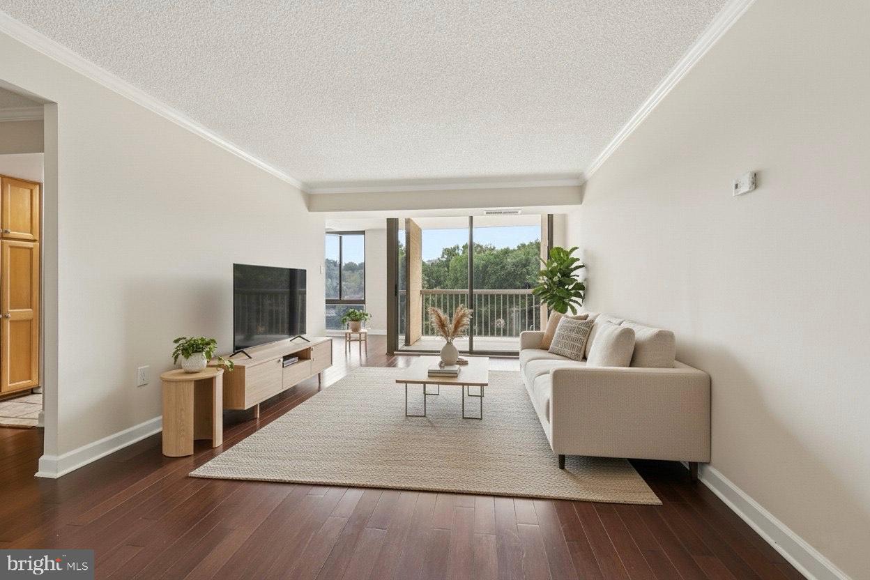 4500 S FOUR MILE RUN DR #220, ARLINGTON, Virginia 22204, 2 Bedrooms Bedrooms, ,2 BathroomsBathrooms,Residential,For sale,4500 S FOUR MILE RUN DR #220,VAAR2064592 MLS # VAAR2064592