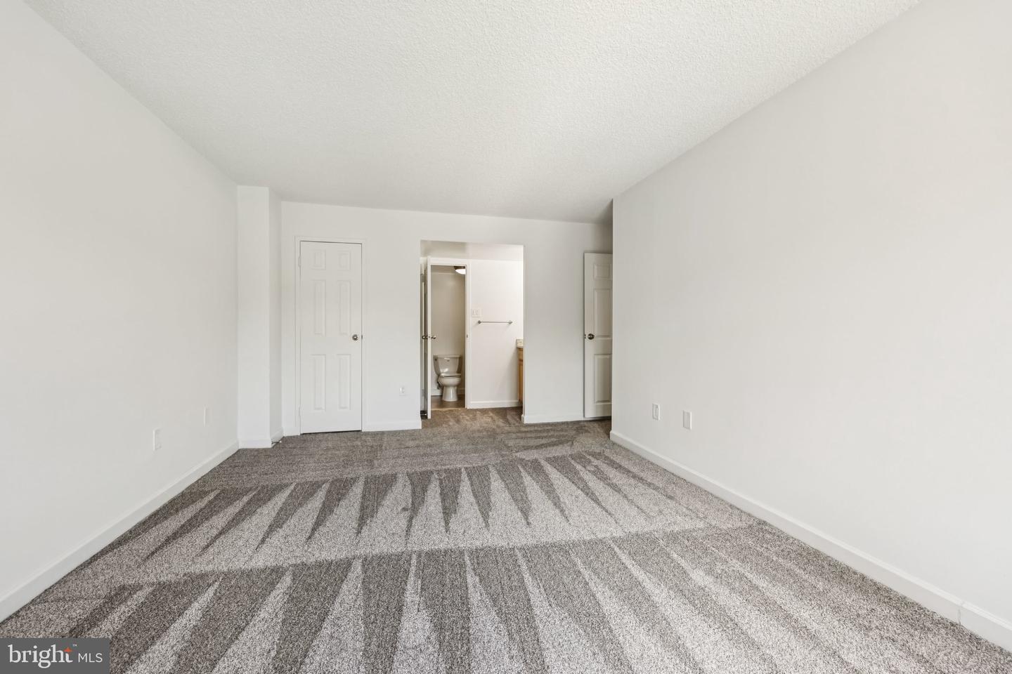 4500 S FOUR MILE RUN DR #220, ARLINGTON, Virginia 22204, 2 Bedrooms Bedrooms, ,2 BathroomsBathrooms,Residential,For sale,4500 S FOUR MILE RUN DR #220,VAAR2064592 MLS # VAAR2064592