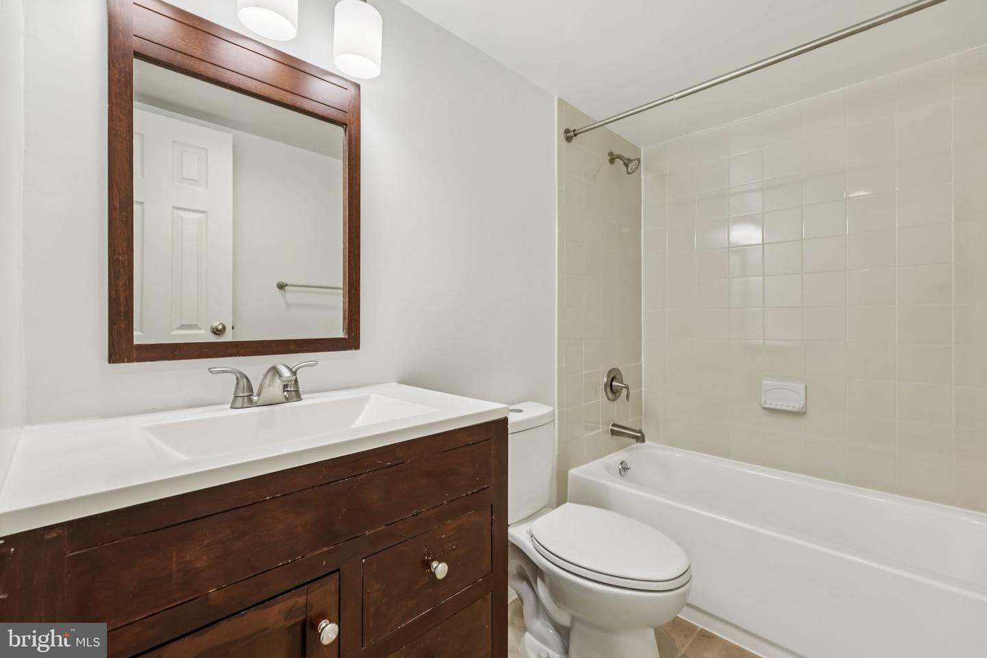4500 S FOUR MILE RUN DR #220, ARLINGTON, Virginia 22204, 2 Bedrooms Bedrooms, ,2 BathroomsBathrooms,Residential,For sale,4500 S FOUR MILE RUN DR #220,VAAR2064592 MLS # VAAR2064592