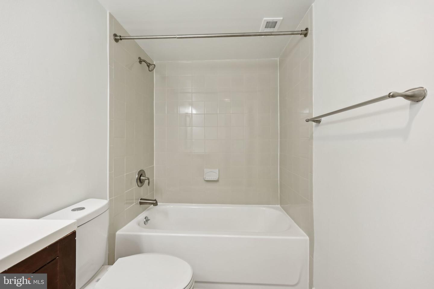 4500 S FOUR MILE RUN DR #220, ARLINGTON, Virginia 22204, 2 Bedrooms Bedrooms, ,2 BathroomsBathrooms,Residential,For sale,4500 S FOUR MILE RUN DR #220,VAAR2064592 MLS # VAAR2064592