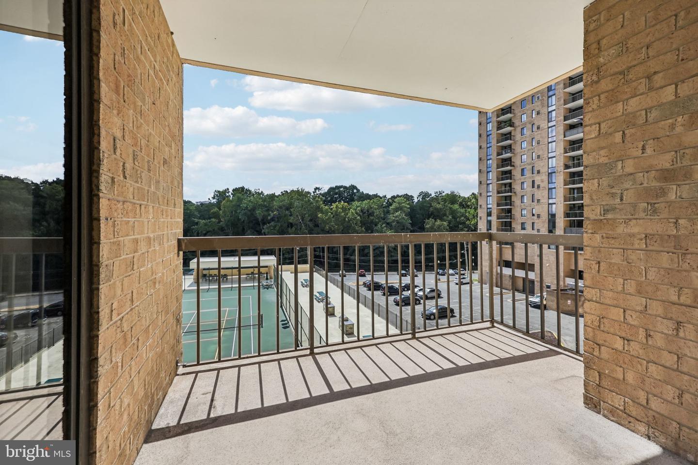 4500 S FOUR MILE RUN DR #220, ARLINGTON, Virginia 22204, 2 Bedrooms Bedrooms, ,2 BathroomsBathrooms,Residential,For sale,4500 S FOUR MILE RUN DR #220,VAAR2064592 MLS # VAAR2064592