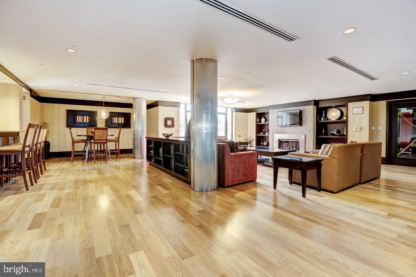 4500 S FOUR MILE RUN DR #220, ARLINGTON, Virginia 22204, 2 Bedrooms Bedrooms, ,2 BathroomsBathrooms,Residential,For sale,4500 S FOUR MILE RUN DR #220,VAAR2064592 MLS # VAAR2064592