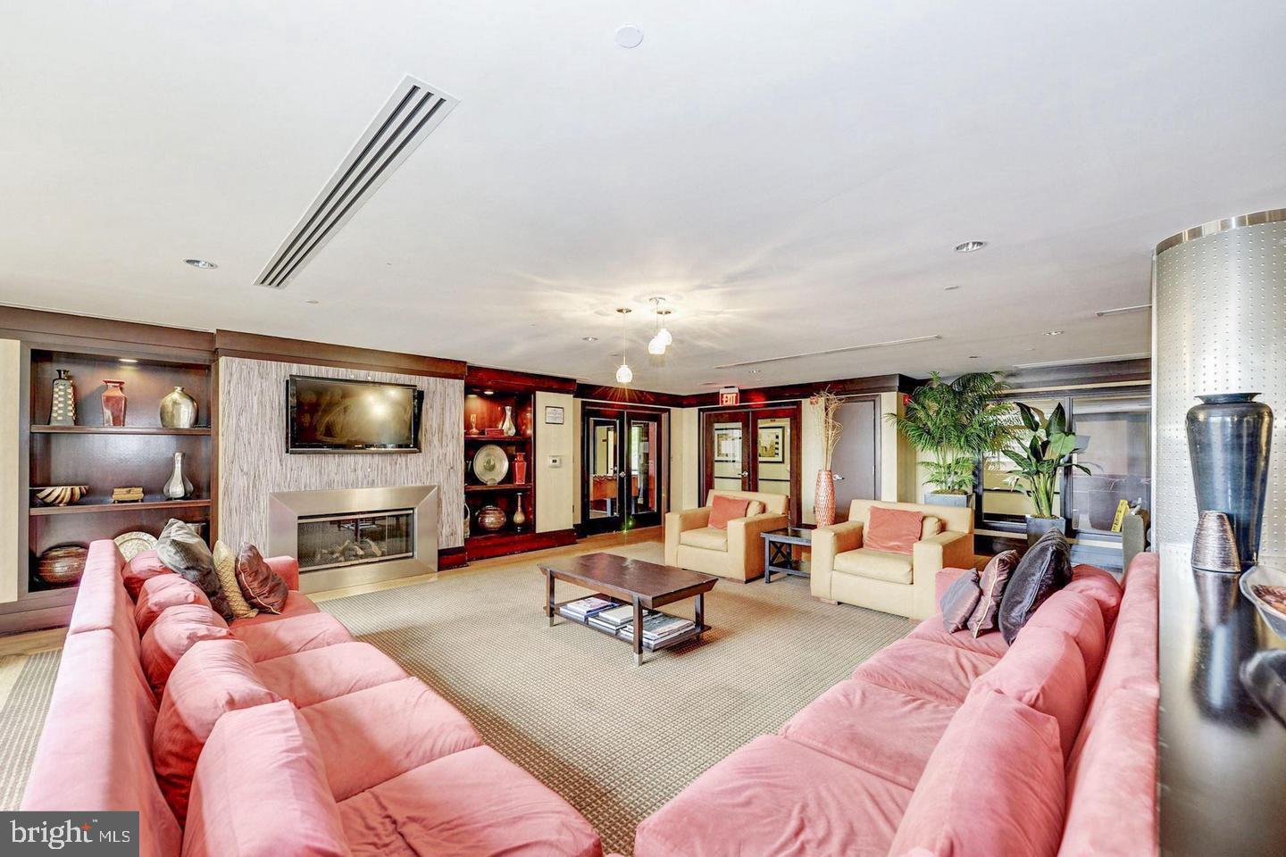 4500 S FOUR MILE RUN DR #220, ARLINGTON, Virginia 22204, 2 Bedrooms Bedrooms, ,2 BathroomsBathrooms,Residential,For sale,4500 S FOUR MILE RUN DR #220,VAAR2064592 MLS # VAAR2064592