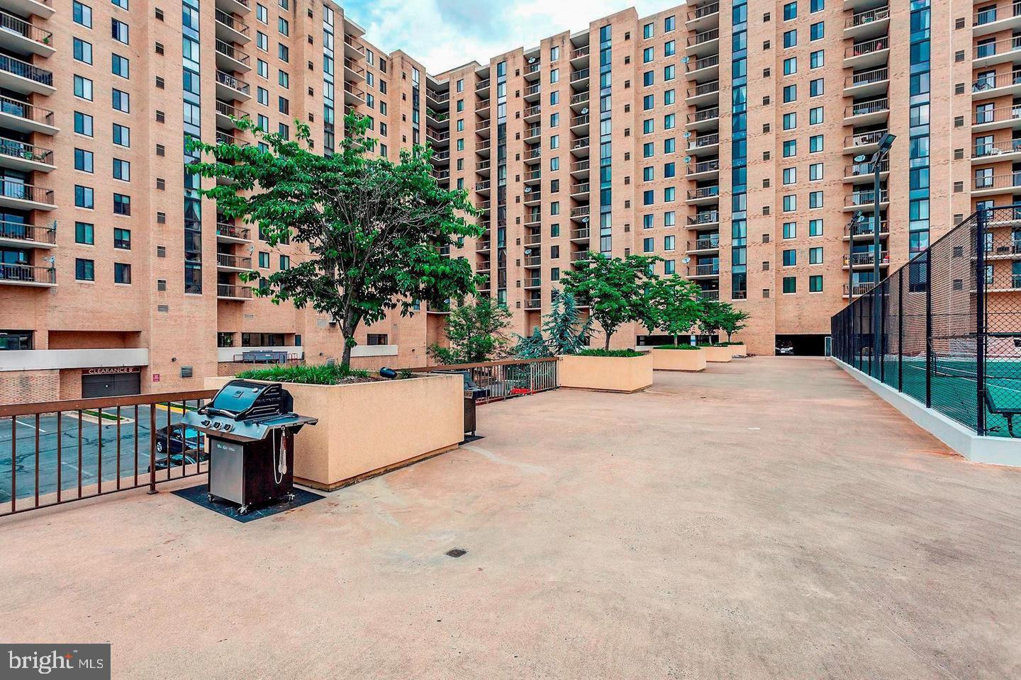 4500 S FOUR MILE RUN DR #220, ARLINGTON, Virginia 22204, 2 Bedrooms Bedrooms, ,2 BathroomsBathrooms,Residential,For sale,4500 S FOUR MILE RUN DR #220,VAAR2064592 MLS # VAAR2064592