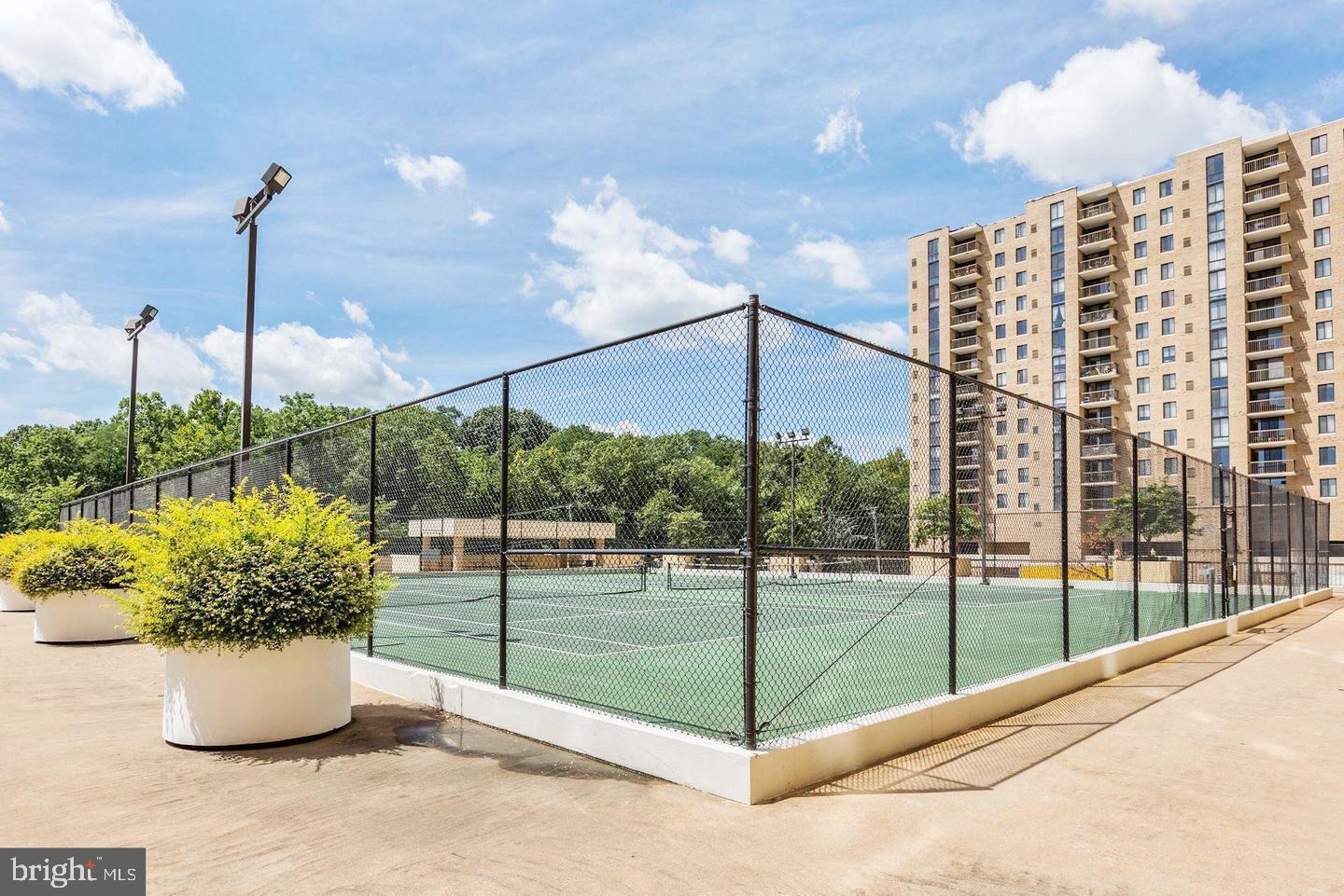 4500 S FOUR MILE RUN DR #220, ARLINGTON, Virginia 22204, 2 Bedrooms Bedrooms, ,2 BathroomsBathrooms,Residential,For sale,4500 S FOUR MILE RUN DR #220,VAAR2064592 MLS # VAAR2064592