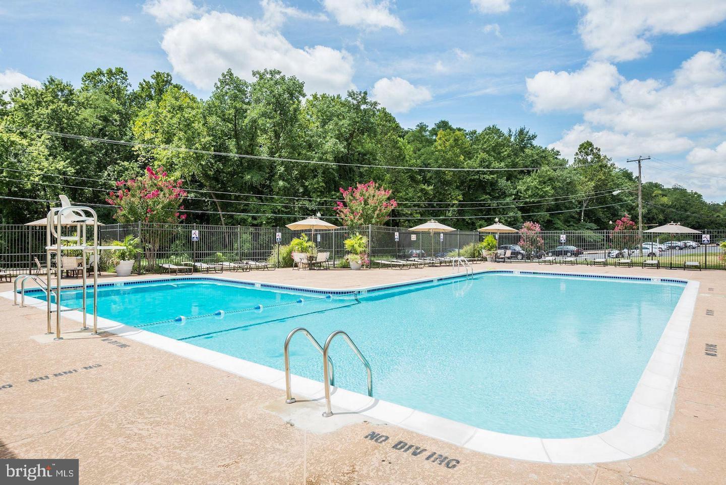 4500 S FOUR MILE RUN DR #220, ARLINGTON, Virginia 22204, 2 Bedrooms Bedrooms, ,2 BathroomsBathrooms,Residential,For sale,4500 S FOUR MILE RUN DR #220,VAAR2064592 MLS # VAAR2064592