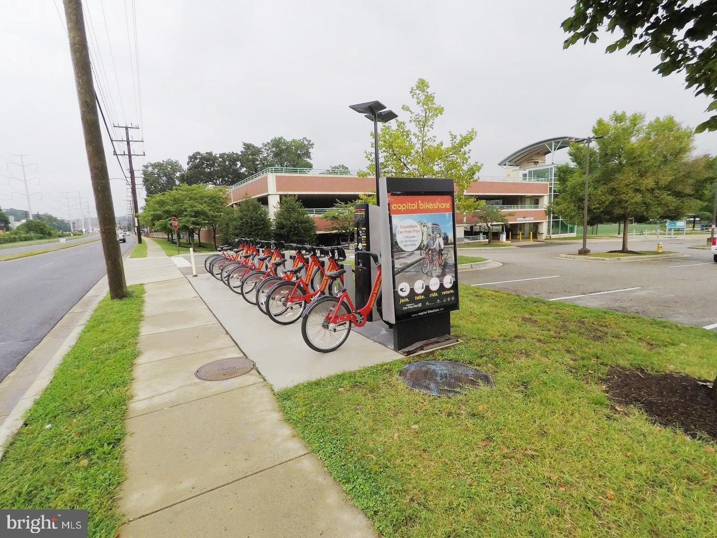 4500 S FOUR MILE RUN DR #220, ARLINGTON, Virginia 22204, 2 Bedrooms Bedrooms, ,2 BathroomsBathrooms,Residential,For sale,4500 S FOUR MILE RUN DR #220,VAAR2064592 MLS # VAAR2064592