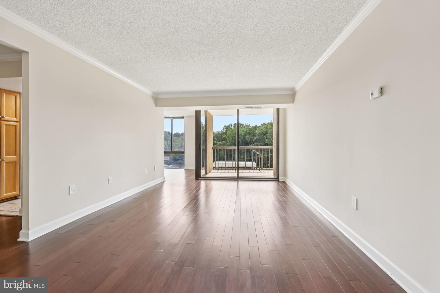 4500 S FOUR MILE RUN DR #220, ARLINGTON, Virginia 22204, 2 Bedrooms Bedrooms, ,2 BathroomsBathrooms,Residential,For sale,4500 S FOUR MILE RUN DR #220,VAAR2064592 MLS # VAAR2064592