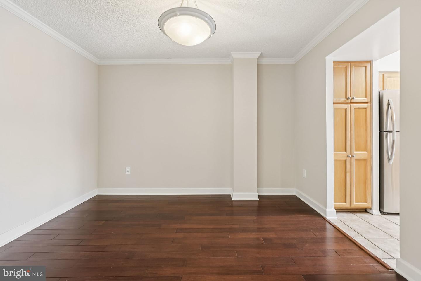 4500 S FOUR MILE RUN DR #220, ARLINGTON, Virginia 22204, 2 Bedrooms Bedrooms, ,2 BathroomsBathrooms,Residential,For sale,4500 S FOUR MILE RUN DR #220,VAAR2064592 MLS # VAAR2064592