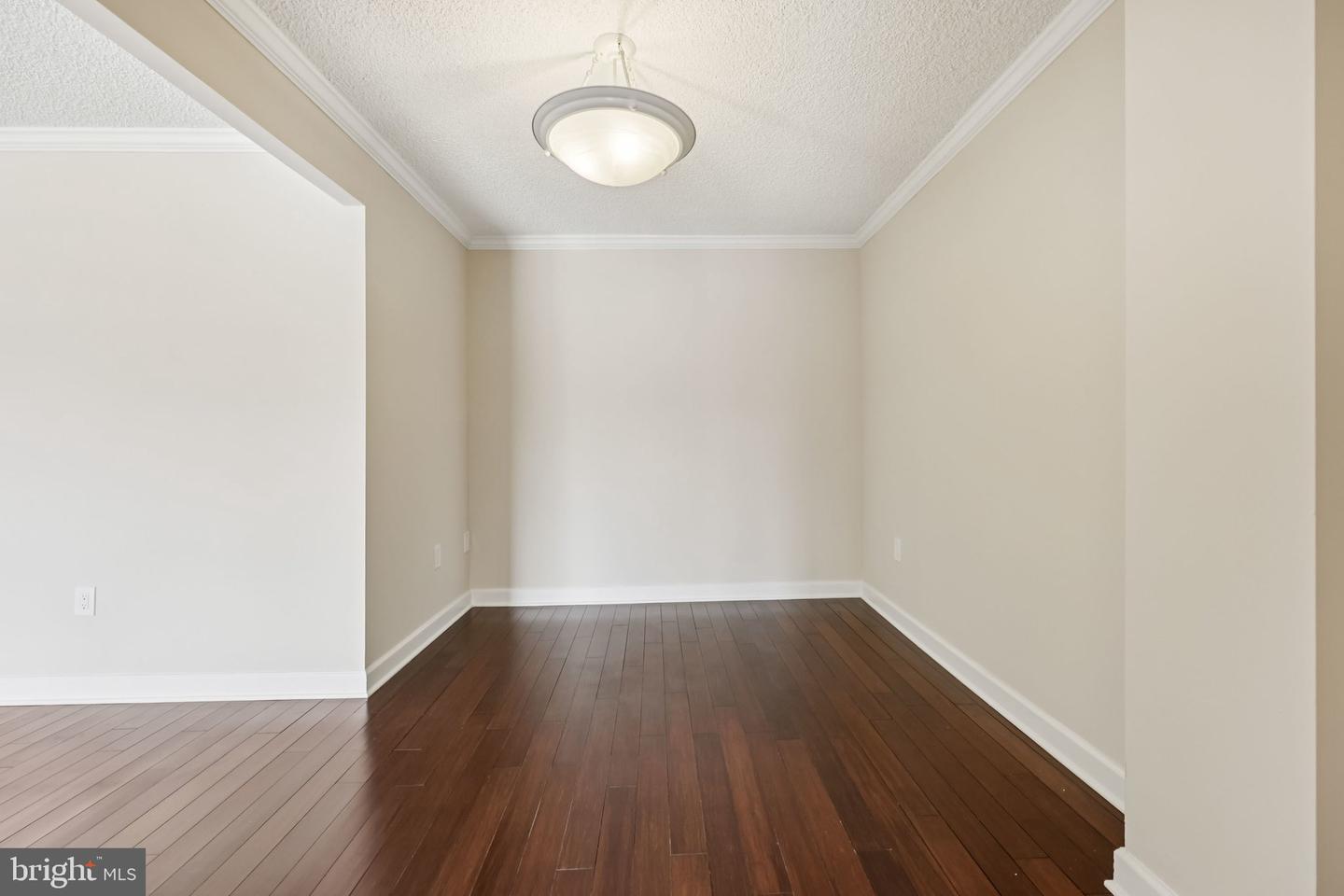 4500 S FOUR MILE RUN DR #220, ARLINGTON, Virginia 22204, 2 Bedrooms Bedrooms, ,2 BathroomsBathrooms,Residential,For sale,4500 S FOUR MILE RUN DR #220,VAAR2064592 MLS # VAAR2064592