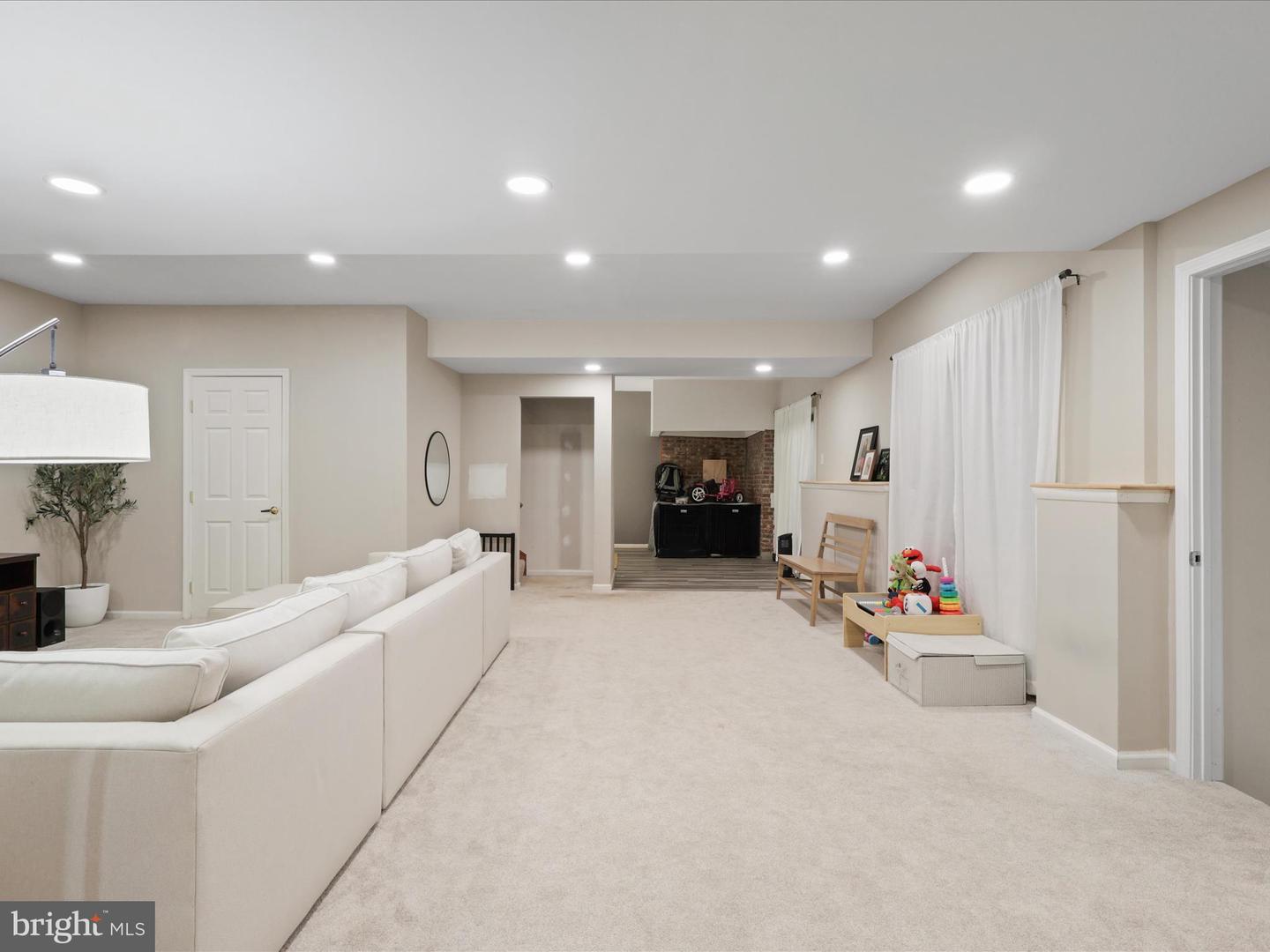 6704 FOX DEN CT, MANASSAS, Virginia 20112, 4 Bedrooms Bedrooms, 13 Rooms Rooms,3 BathroomsBathrooms,Residential,For sale,6704 FOX DEN CT,VAPW2105438 MLS # VAPW2105438