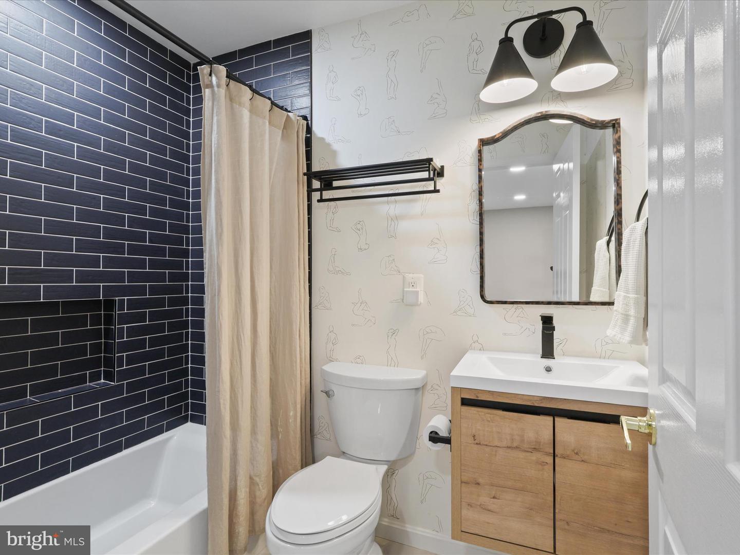 6704 FOX DEN CT, MANASSAS, Virginia 20112, 4 Bedrooms Bedrooms, 13 Rooms Rooms,3 BathroomsBathrooms,Residential,For sale,6704 FOX DEN CT,VAPW2105438 MLS # VAPW2105438