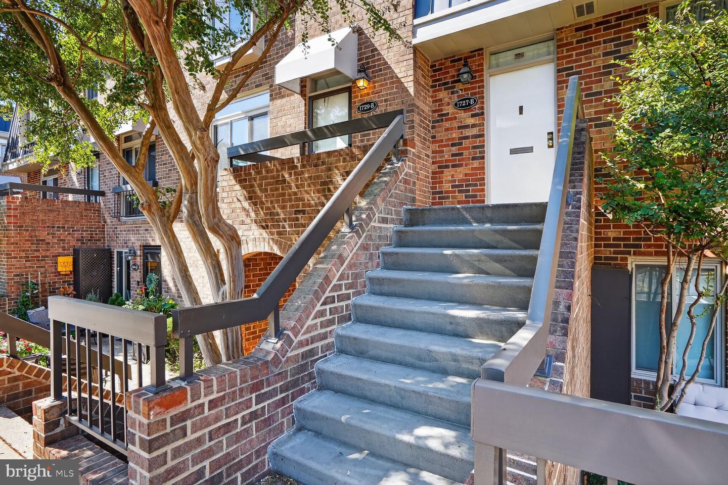 1729 S HAYES ST #2, ARLINGTON, Virginia 22202, 2 Bedrooms Bedrooms, 10 Rooms Rooms,2 BathroomsBathrooms,Residential,For sale,1729 S HAYES ST #2,VAAR2064580 MLS # VAAR2064580