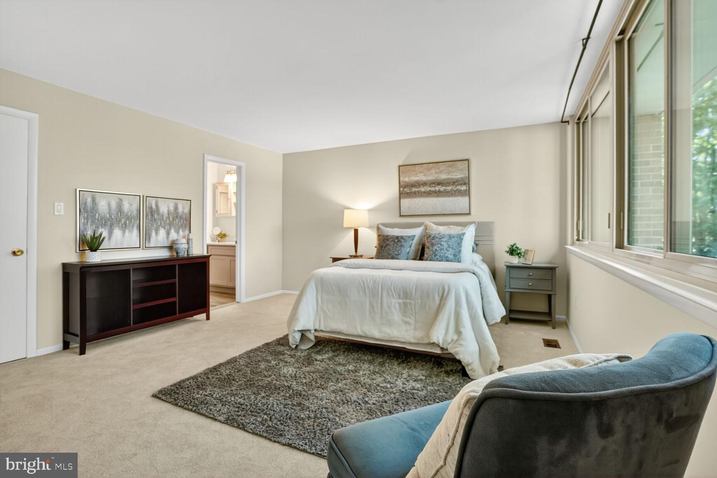 1729 S HAYES ST #2, ARLINGTON, Virginia 22202, 2 Bedrooms Bedrooms, 10 Rooms Rooms,2 BathroomsBathrooms,Residential,For sale,1729 S HAYES ST #2,VAAR2064580 MLS # VAAR2064580