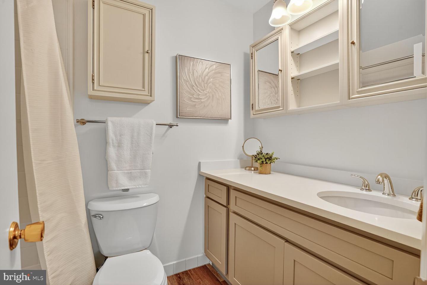 1729 S HAYES ST #2, ARLINGTON, Virginia 22202, 2 Bedrooms Bedrooms, 10 Rooms Rooms,2 BathroomsBathrooms,Residential,For sale,1729 S HAYES ST #2,VAAR2064580 MLS # VAAR2064580