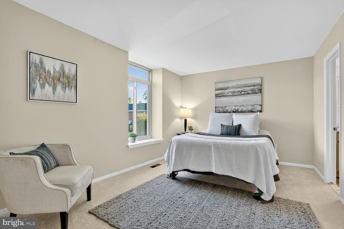 1729 S HAYES ST #2, ARLINGTON, Virginia 22202, 2 Bedrooms Bedrooms, 10 Rooms Rooms,2 BathroomsBathrooms,Residential,For sale,1729 S HAYES ST #2,VAAR2064580 MLS # VAAR2064580