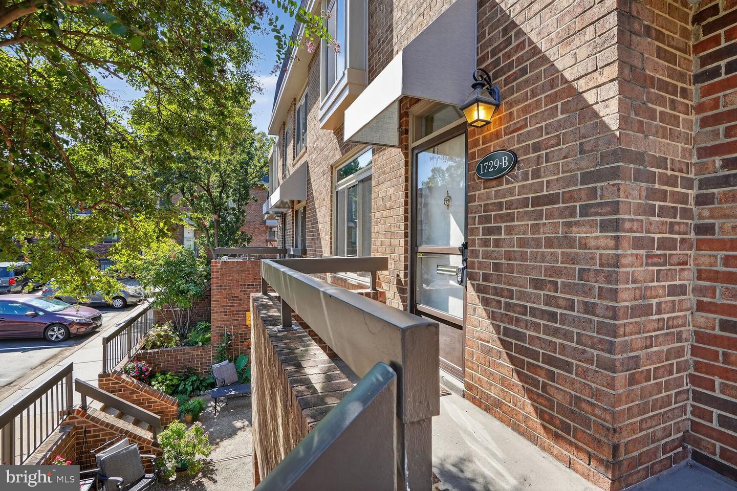1729 S HAYES ST #2, ARLINGTON, Virginia 22202, 2 Bedrooms Bedrooms, 10 Rooms Rooms,2 BathroomsBathrooms,Residential,For sale,1729 S HAYES ST #2,VAAR2064580 MLS # VAAR2064580