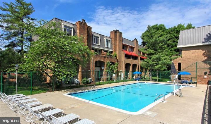 1729 S HAYES ST #2, ARLINGTON, Virginia 22202, 2 Bedrooms Bedrooms, 10 Rooms Rooms,2 BathroomsBathrooms,Residential,For sale,1729 S HAYES ST #2,VAAR2064580 MLS # VAAR2064580