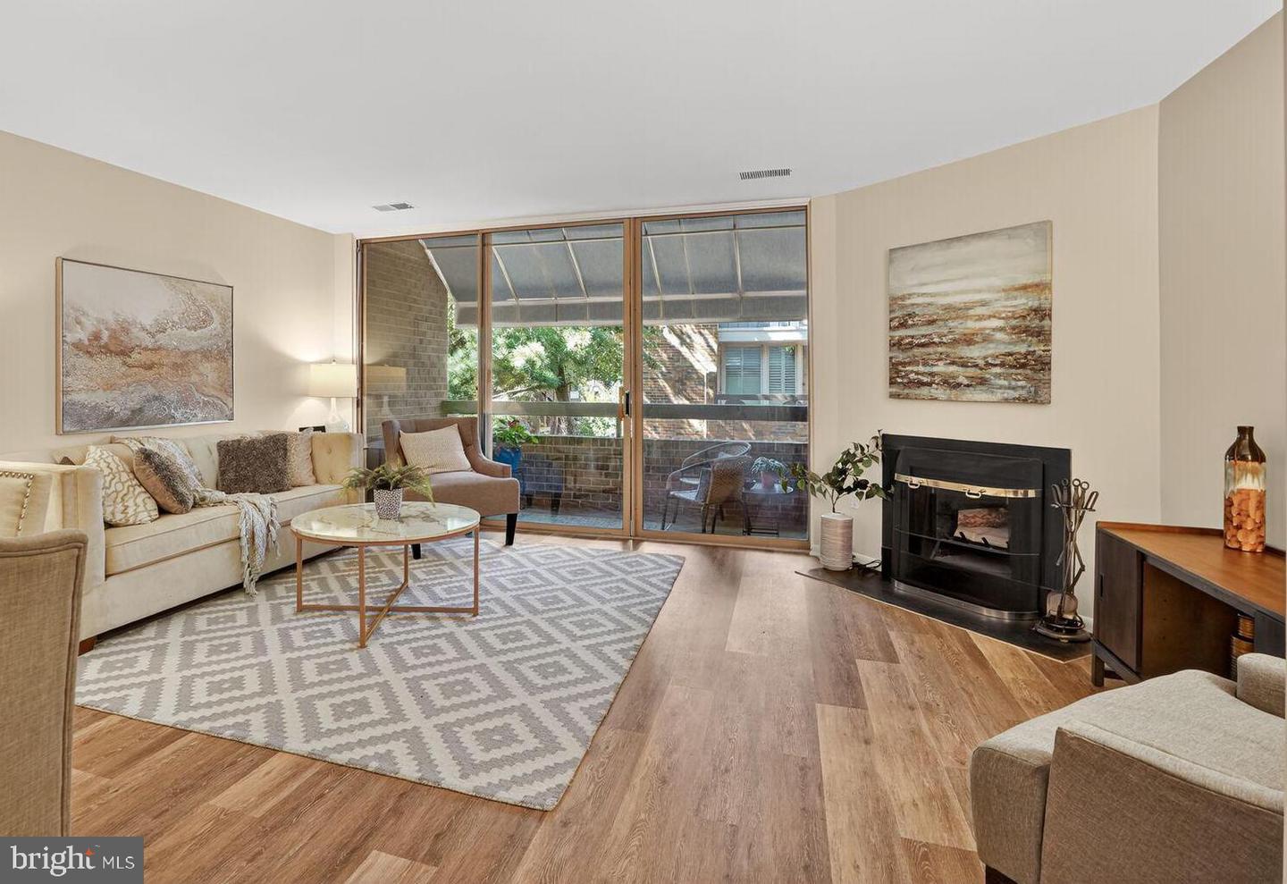 1729 S HAYES ST #2, ARLINGTON, Virginia 22202, 2 Bedrooms Bedrooms, 10 Rooms Rooms,2 BathroomsBathrooms,Residential,For sale,1729 S HAYES ST #2,VAAR2064580 MLS # VAAR2064580