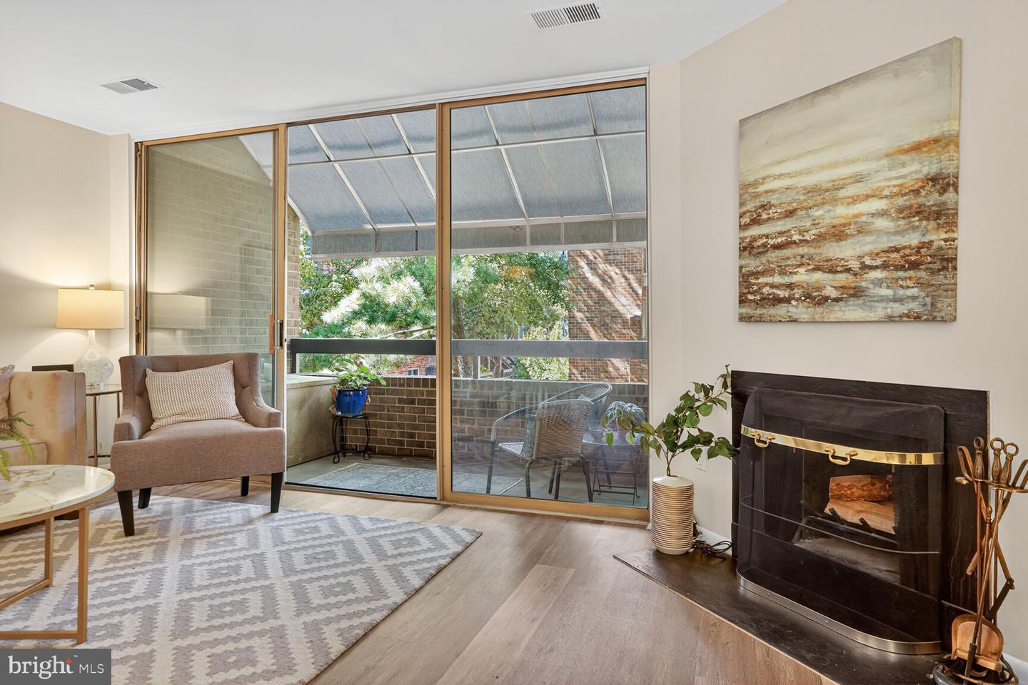 1729 S HAYES ST #2, ARLINGTON, Virginia 22202, 2 Bedrooms Bedrooms, 10 Rooms Rooms,2 BathroomsBathrooms,Residential,For sale,1729 S HAYES ST #2,VAAR2064580 MLS # VAAR2064580