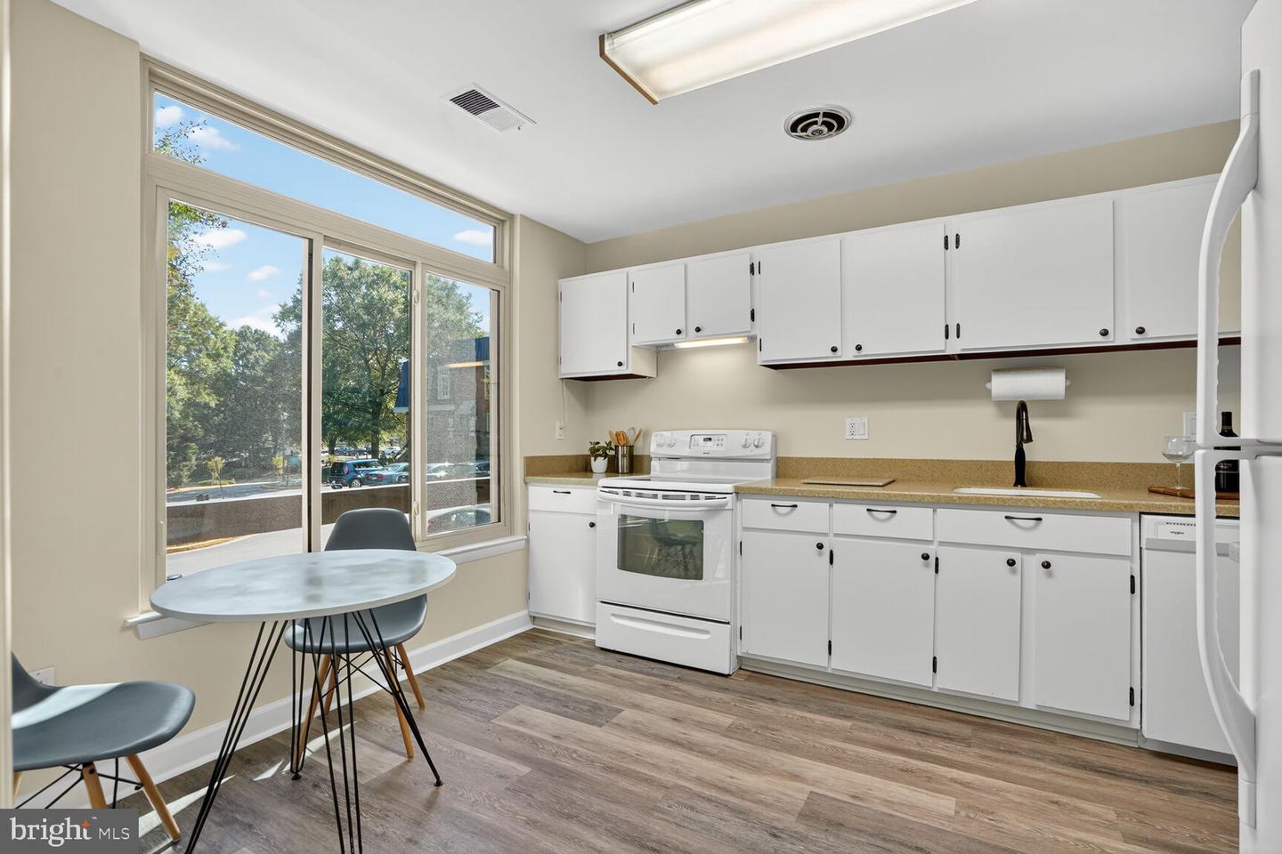 1729 S HAYES ST #2, ARLINGTON, Virginia 22202, 2 Bedrooms Bedrooms, 10 Rooms Rooms,2 BathroomsBathrooms,Residential,For sale,1729 S HAYES ST #2,VAAR2064580 MLS # VAAR2064580