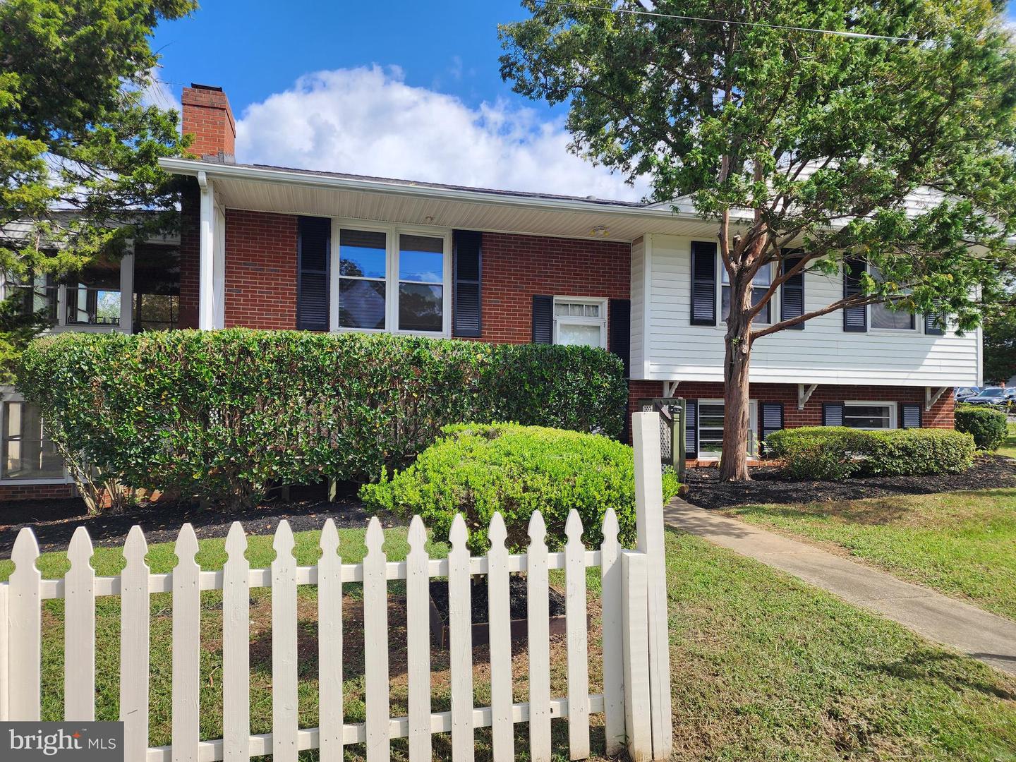 2712 LAFAYETTE BLVD, FREDERICKSBURG, Virginia 22408, 3 Bedrooms Bedrooms, ,2 BathroomsBathrooms,Residential,For sale,2712 LAFAYETTE BLVD,VASP2036714 MLS # VASP2036714