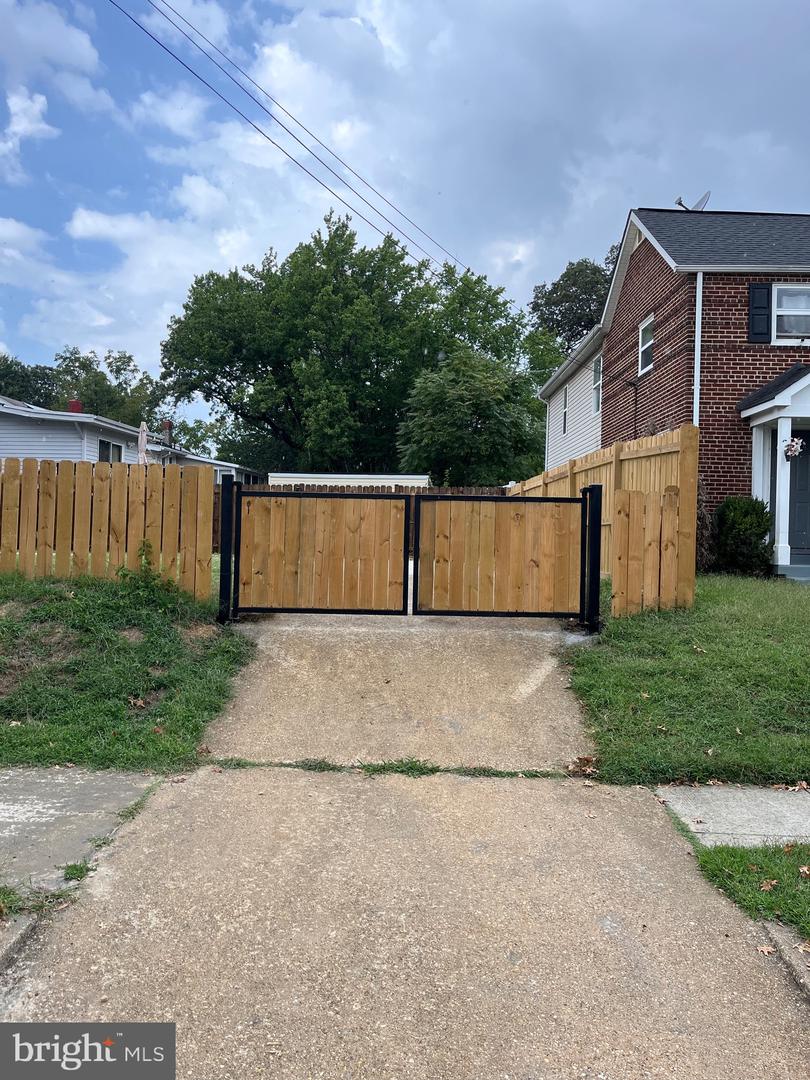 2932 YOST PL NE, WASHINGTON, District Of Columbia 20018, 6 Bedrooms Bedrooms, 10 Rooms Rooms,3 BathroomsBathrooms,Residential,For sale,2932 YOST PL NE,DCDC2225698 MLS # DCDC2225698