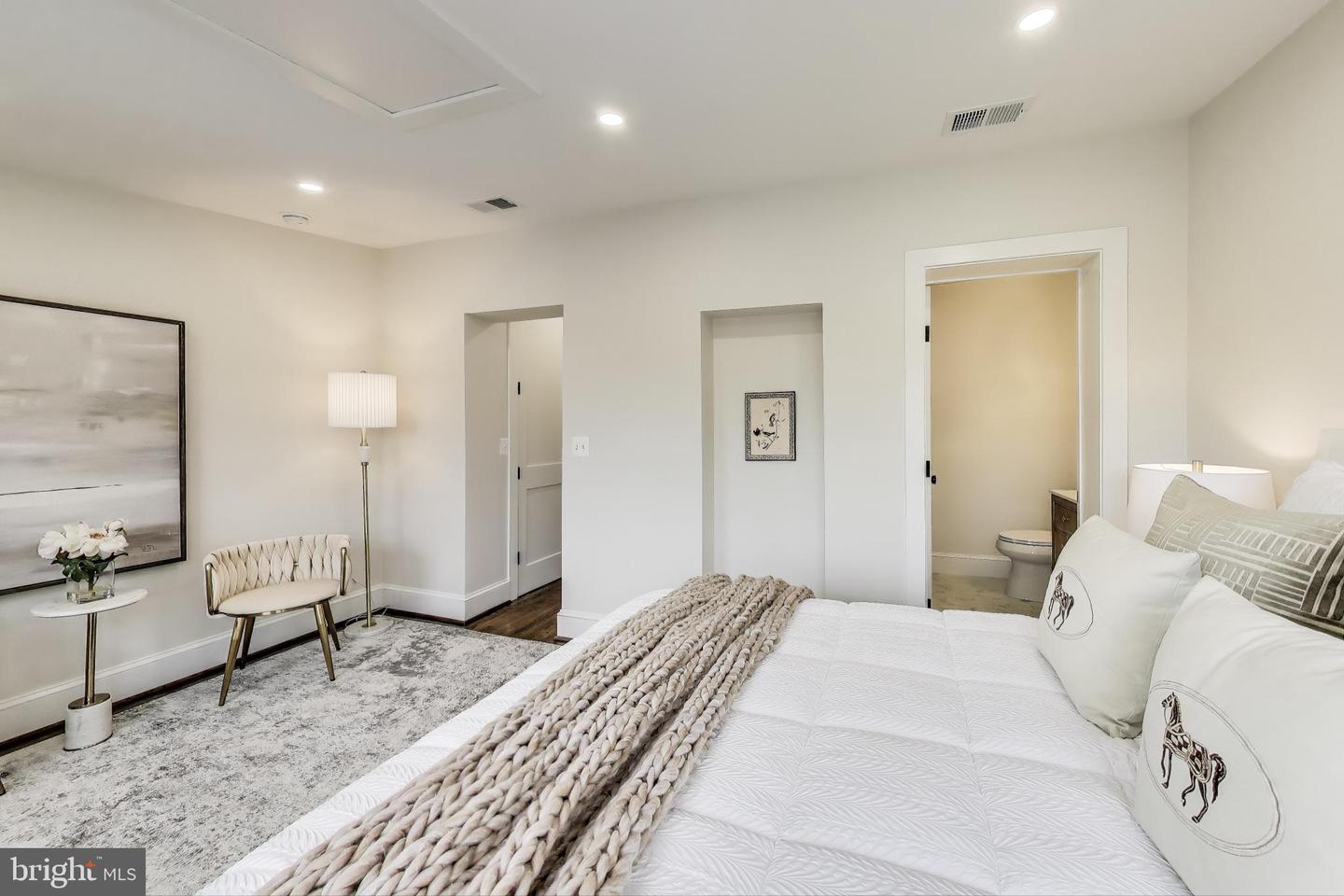 4616 8TH ST NW, WASHINGTON, District Of Columbia 20011, 4 Bedrooms Bedrooms, ,3 BathroomsBathrooms,Residential,For sale,4616 8TH ST NW,DCDC2225630 MLS # DCDC2225630