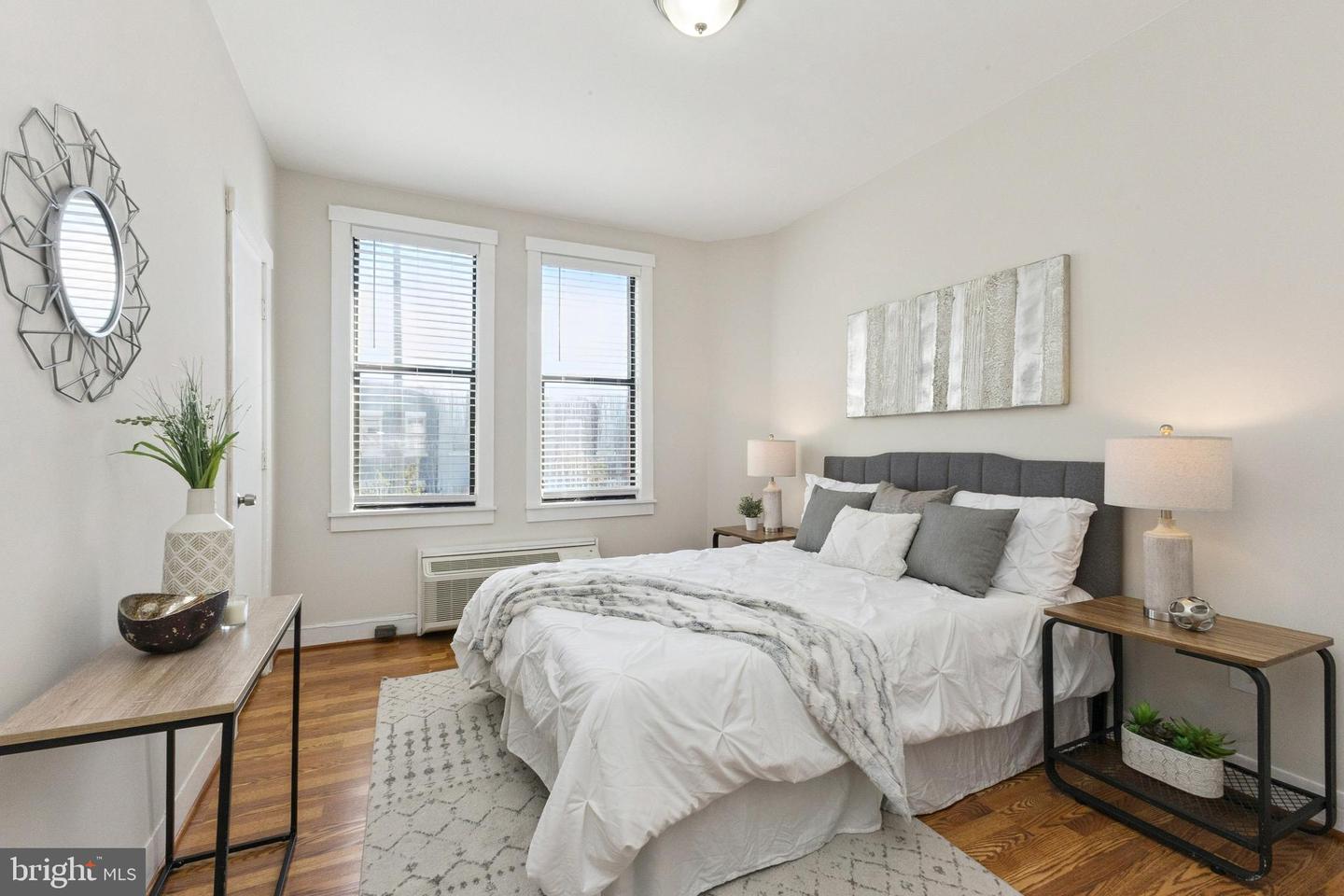 7 18TH ST SE #208, WASHINGTON, District Of Columbia 20003, 2 Bedrooms Bedrooms, ,1 BathroomBathrooms,Residential,For sale,7 18TH ST SE #208,DCDC2225654 MLS # DCDC2225654