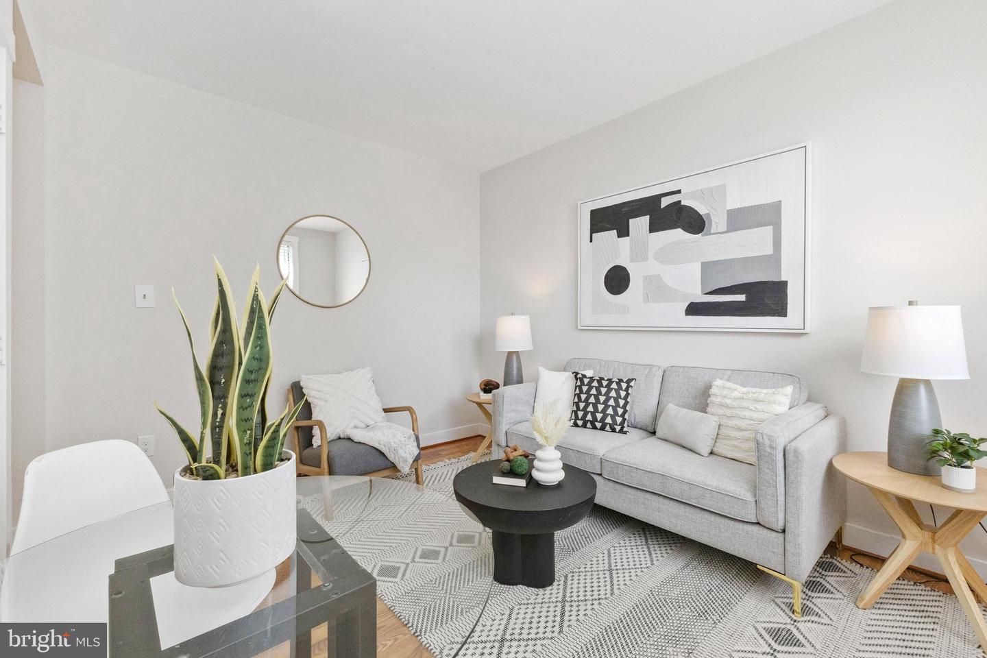 7 18TH ST SE #208, WASHINGTON, District Of Columbia 20003, 2 Bedrooms Bedrooms, ,1 BathroomBathrooms,Residential,For sale,7 18TH ST SE #208,DCDC2225654 MLS # DCDC2225654