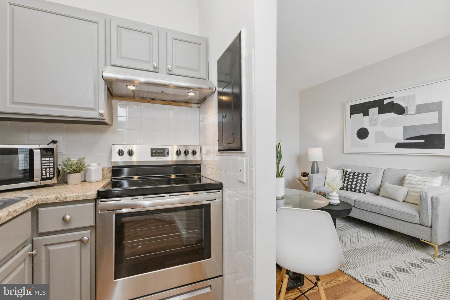 7 18TH ST SE #208, WASHINGTON, District Of Columbia 20003, 2 Bedrooms Bedrooms, ,1 BathroomBathrooms,Residential,For sale,7 18TH ST SE #208,DCDC2225654 MLS # DCDC2225654