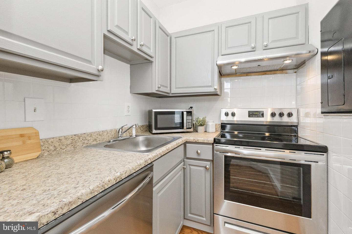 7 18TH ST SE #208, WASHINGTON, District Of Columbia 20003, 2 Bedrooms Bedrooms, ,1 BathroomBathrooms,Residential,For sale,7 18TH ST SE #208,DCDC2225654 MLS # DCDC2225654