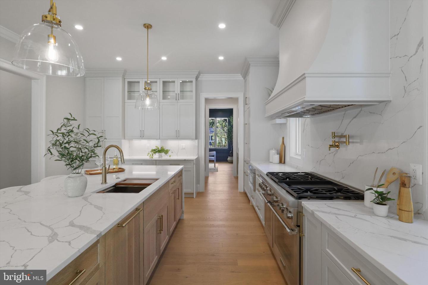 2541 23RD RD N, ARLINGTON, Virginia 22207, 5 Bedrooms Bedrooms, ,5 BathroomsBathrooms,Residential,For sale,2541 23RD RD N,VAAR2064578 MLS # VAAR2064578