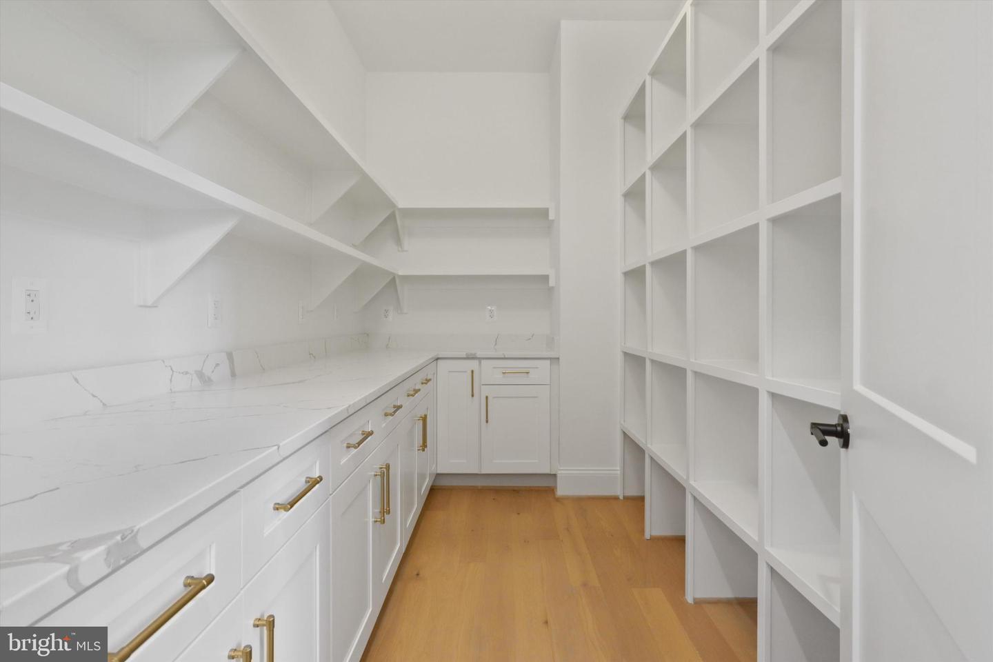 2541 23RD RD N, ARLINGTON, Virginia 22207, 5 Bedrooms Bedrooms, ,5 BathroomsBathrooms,Residential,For sale,2541 23RD RD N,VAAR2064578 MLS # VAAR2064578