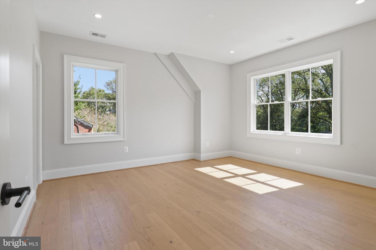 2541 23RD RD N, ARLINGTON, Virginia 22207, 5 Bedrooms Bedrooms, ,5 BathroomsBathrooms,Residential,For sale,2541 23RD RD N,VAAR2064578 MLS # VAAR2064578
