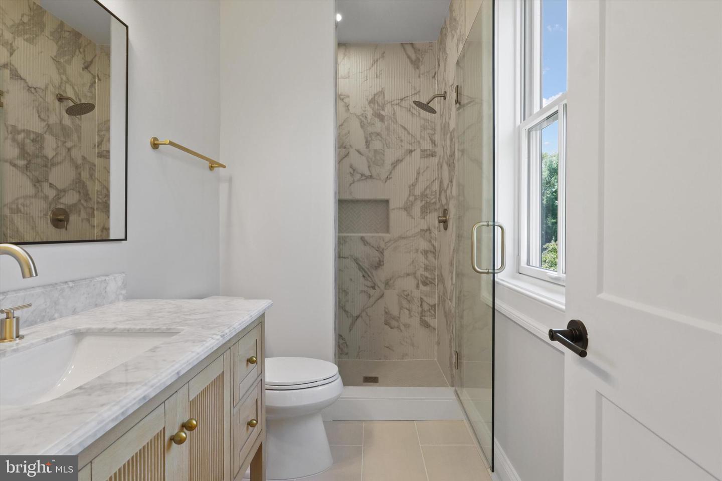 2541 23RD RD N, ARLINGTON, Virginia 22207, 5 Bedrooms Bedrooms, ,5 BathroomsBathrooms,Residential,For sale,2541 23RD RD N,VAAR2064578 MLS # VAAR2064578