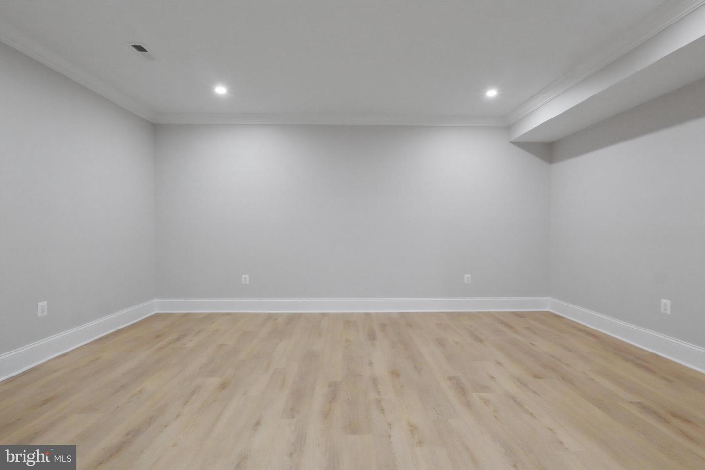 2541 23RD RD N, ARLINGTON, Virginia 22207, 5 Bedrooms Bedrooms, ,5 BathroomsBathrooms,Residential,For sale,2541 23RD RD N,VAAR2064578 MLS # VAAR2064578