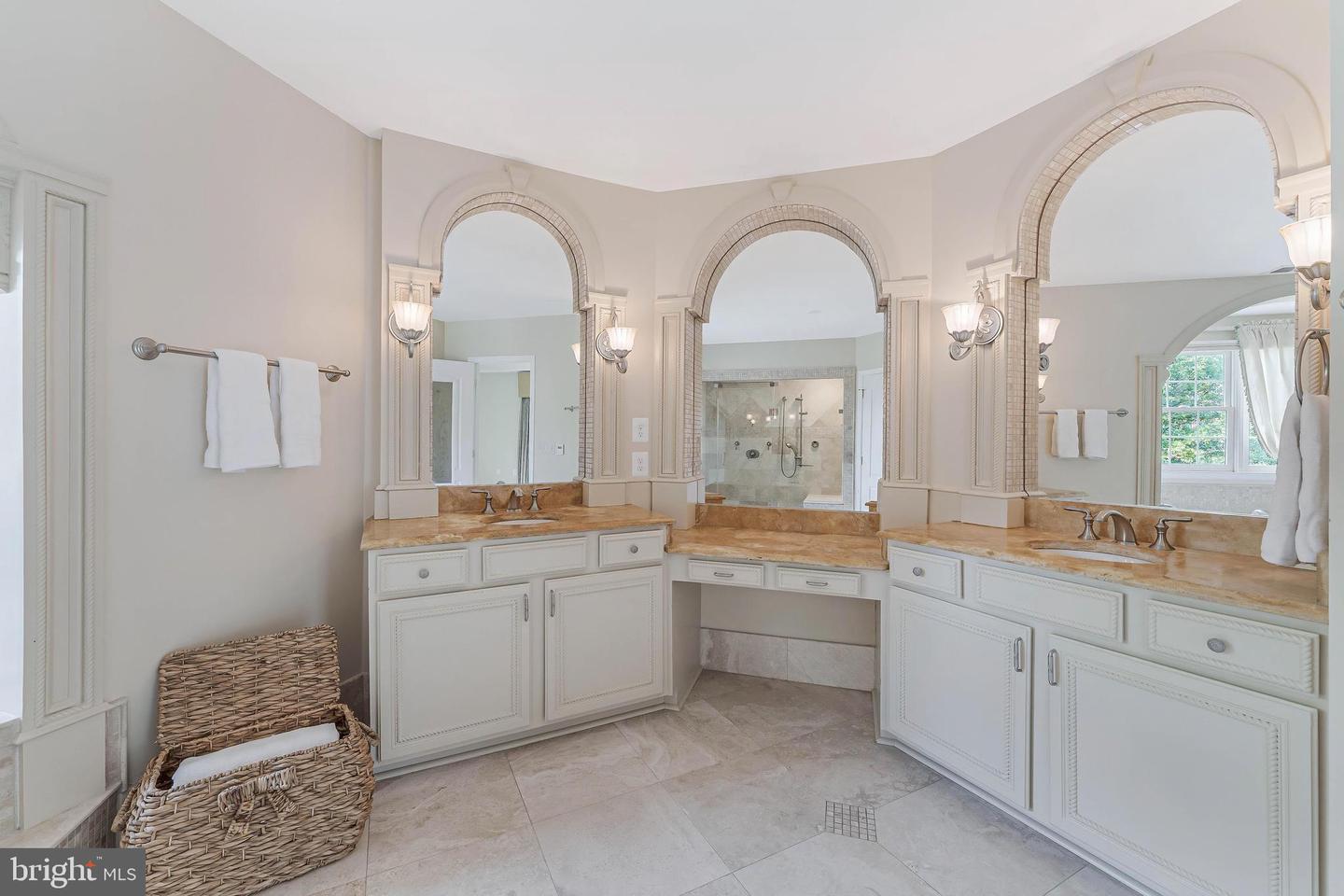 43605 EMERALD DUNES PL, LEESBURG, Virginia 20176, 5 Bedrooms Bedrooms, ,4 BathroomsBathrooms,Residential,For sale,43605 EMERALD DUNES PL,VALO2108320 MLS # VALO2108320