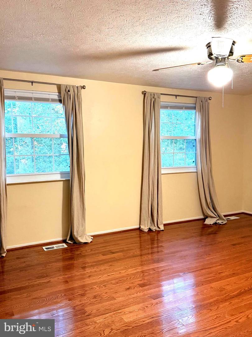 10434 CALUMET GROVE DR, FAIRFAX, Virginia 22032, 3 Bedrooms Bedrooms, ,2 BathroomsBathrooms,Residential,For sale,10434 CALUMET GROVE DR,VAFX2272942 MLS # VAFX2272942
