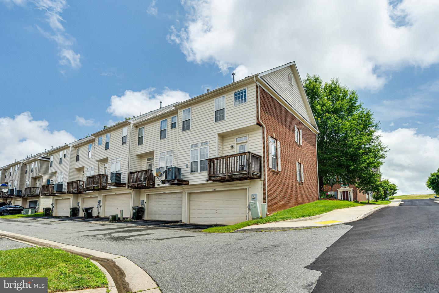 2390 ABINGTON DR, CHARLOTTESVILLE, Virginia 22911, 3 Bedrooms Bedrooms, ,2 BathroomsBathrooms,Residential,For sale,2390 ABINGTON DR,VAAB2001102 MLS # VAAB2001102