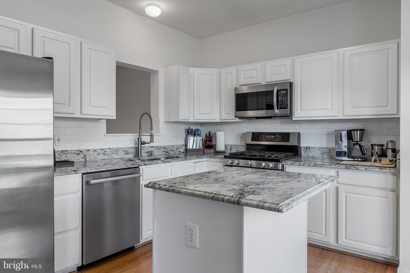 573 TULIPTREE SQ NE, LEESBURG, Virginia 20176, 3 Bedrooms Bedrooms, ,2 BathroomsBathrooms,Residential,For sale,573 TULIPTREE SQ NE,VALO2108328 MLS # VALO2108328