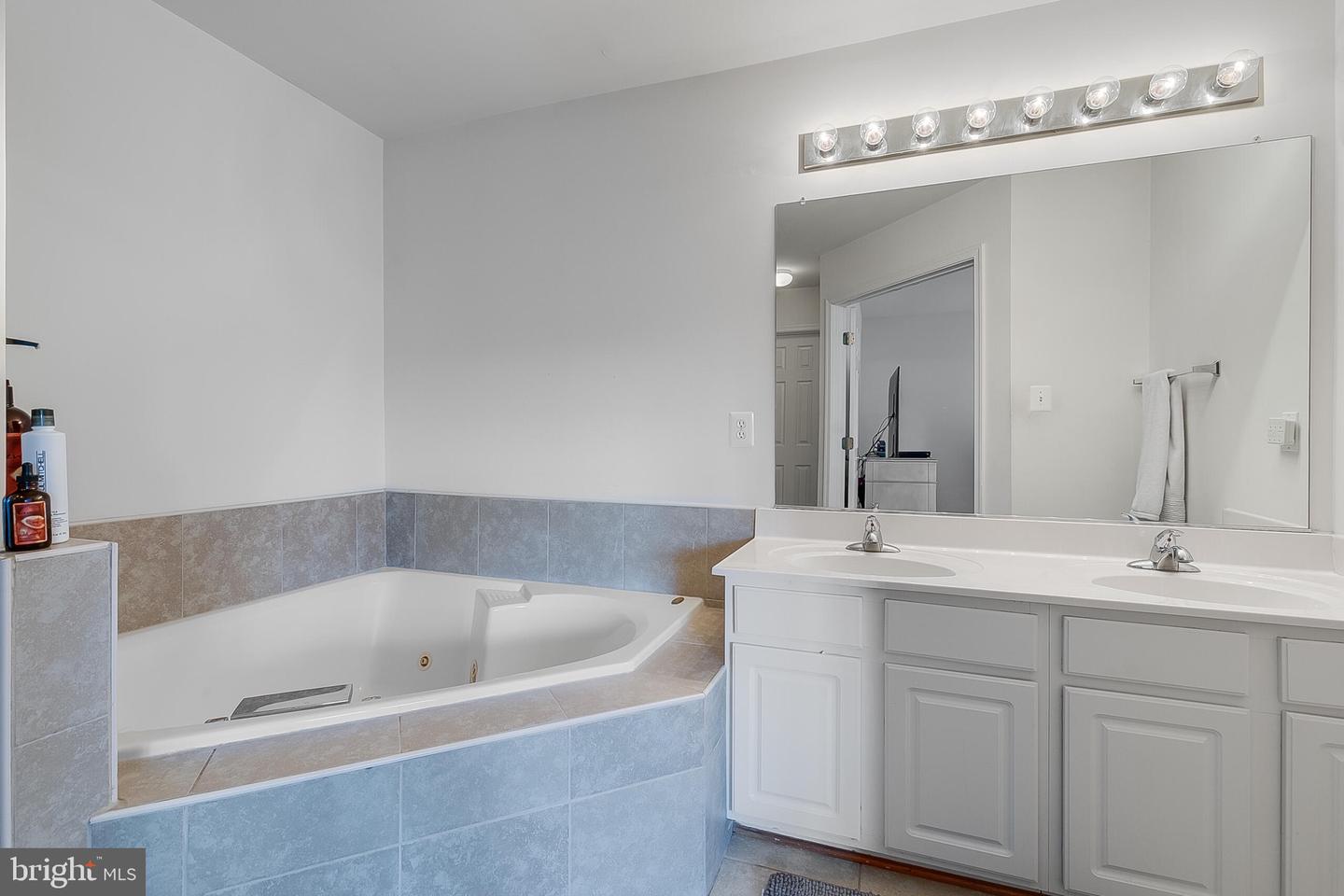 573 TULIPTREE SQ NE, LEESBURG, Virginia 20176, 3 Bedrooms Bedrooms, ,2 BathroomsBathrooms,Residential,For sale,573 TULIPTREE SQ NE,VALO2108328 MLS # VALO2108328