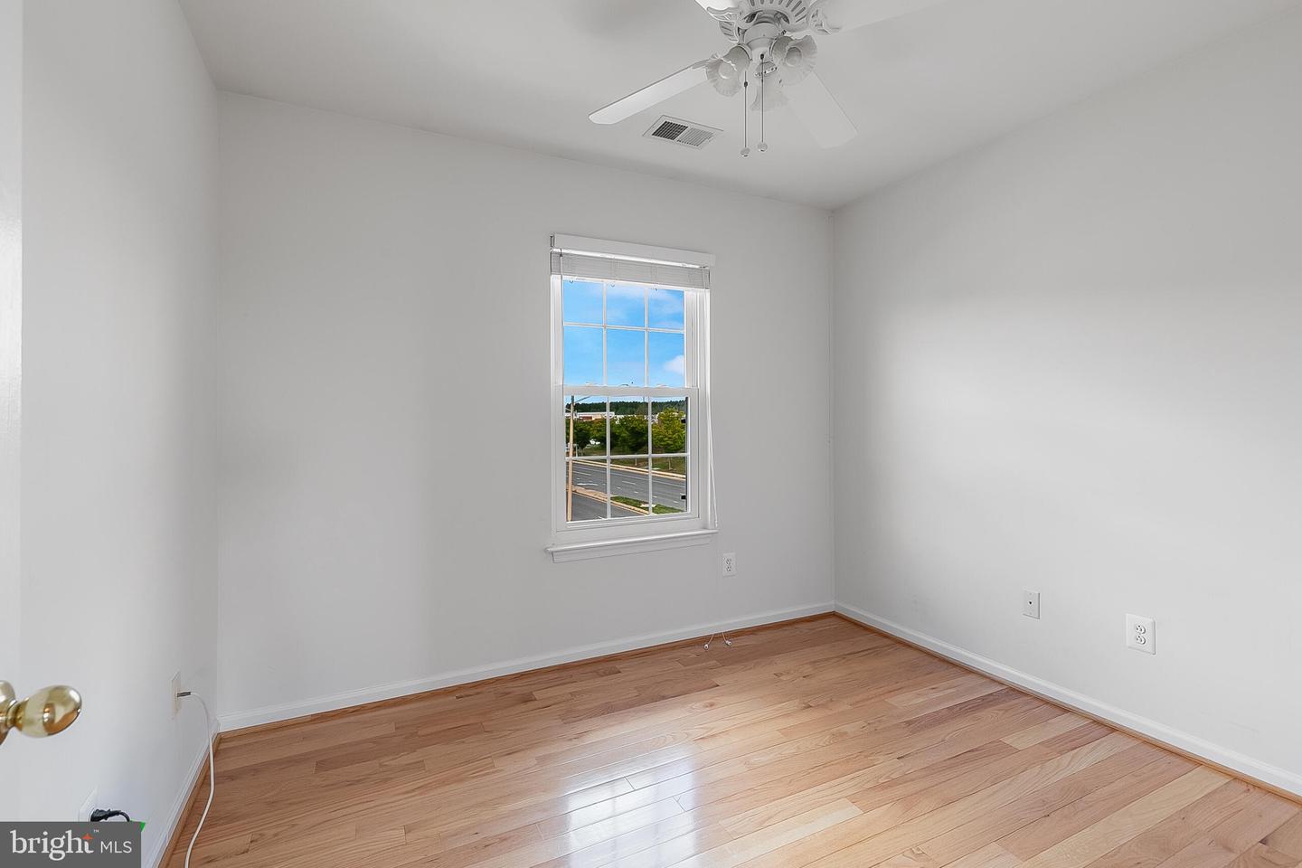 573 TULIPTREE SQ NE, LEESBURG, Virginia 20176, 3 Bedrooms Bedrooms, ,2 BathroomsBathrooms,Residential,For sale,573 TULIPTREE SQ NE,VALO2108328 MLS # VALO2108328
